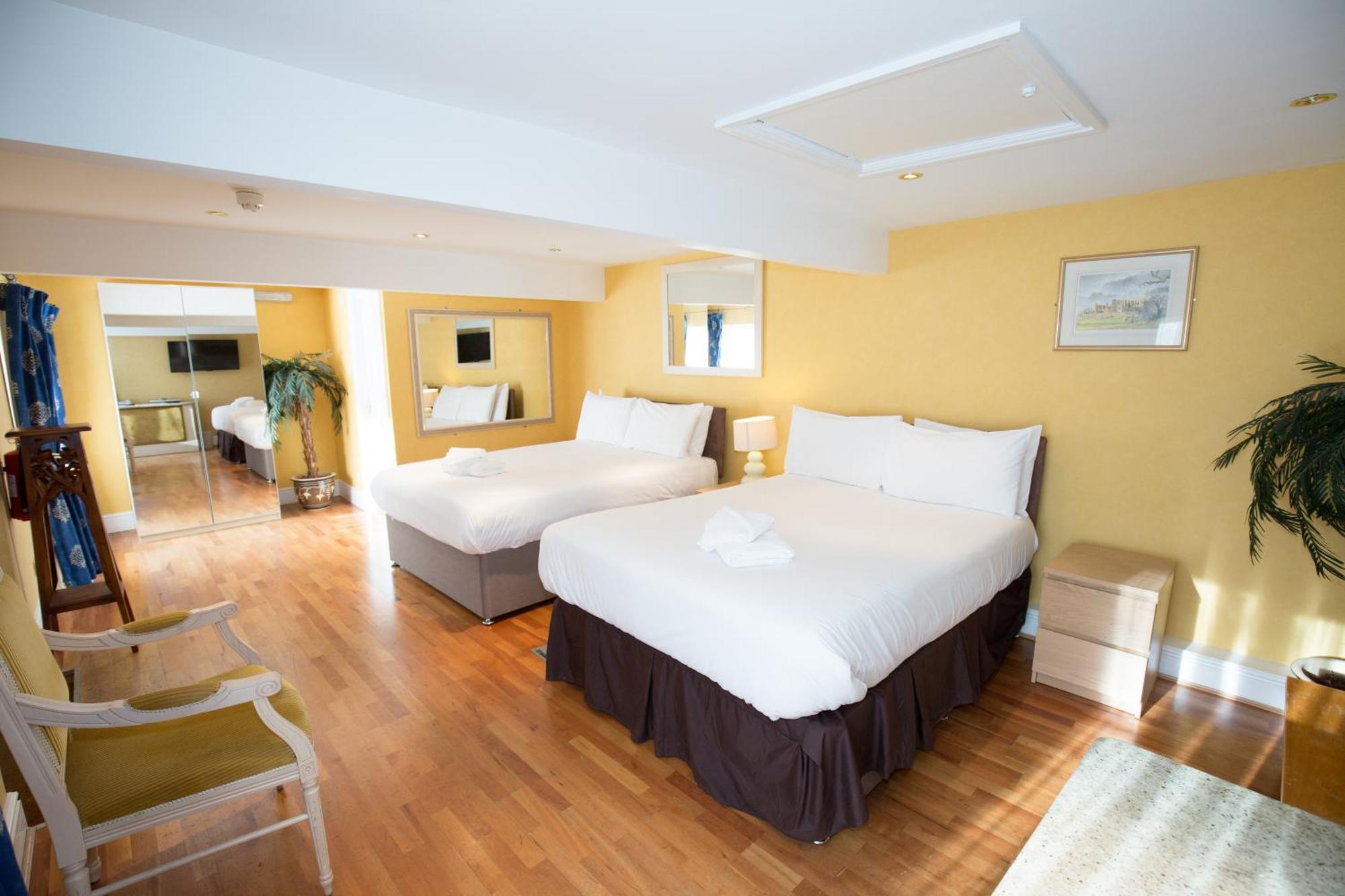 The Peacock Townhouse Hotel Kenilworth - Warwick ภายนอก รูปภาพ