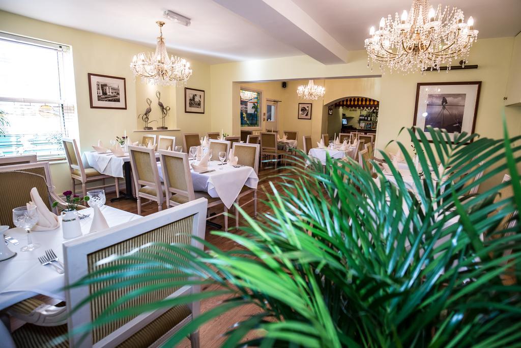 The Peacock Townhouse Hotel Kenilworth - Warwick ภายนอก รูปภาพ