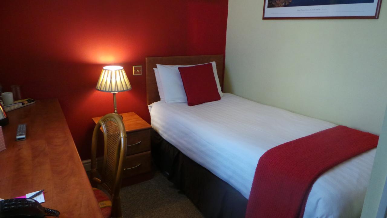 The Peacock Townhouse Hotel Kenilworth - Warwick ภายนอก รูปภาพ