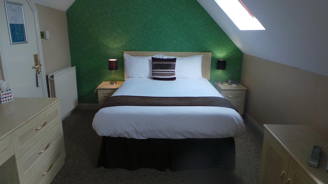 The Peacock Townhouse Hotel Kenilworth - Warwick ภายนอก รูปภาพ