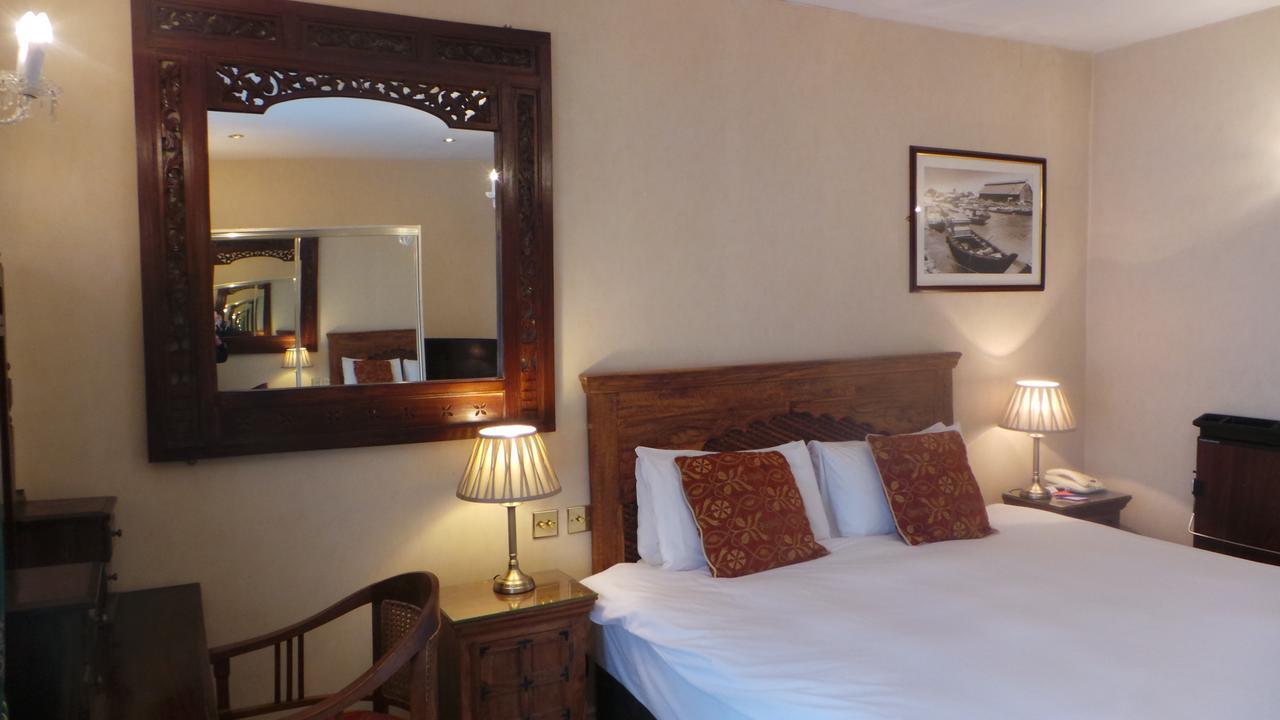 The Peacock Townhouse Hotel Kenilworth - Warwick ภายนอก รูปภาพ