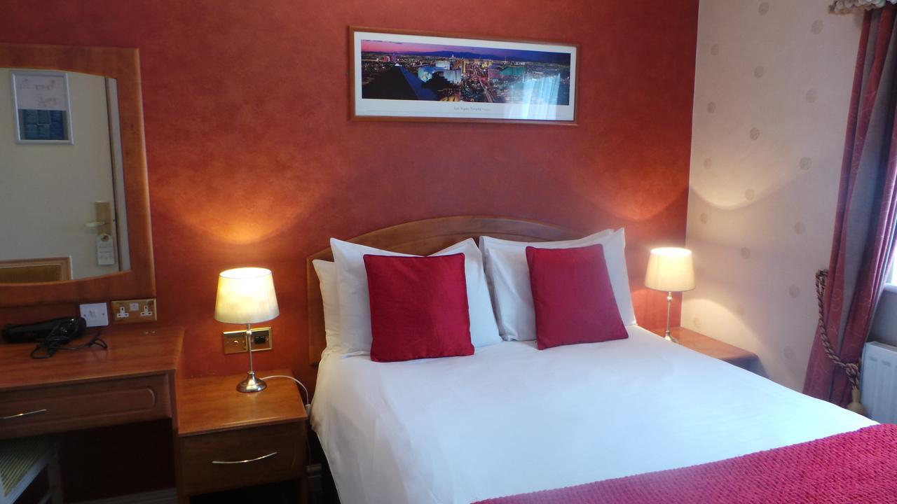 The Peacock Townhouse Hotel Kenilworth - Warwick ภายนอก รูปภาพ