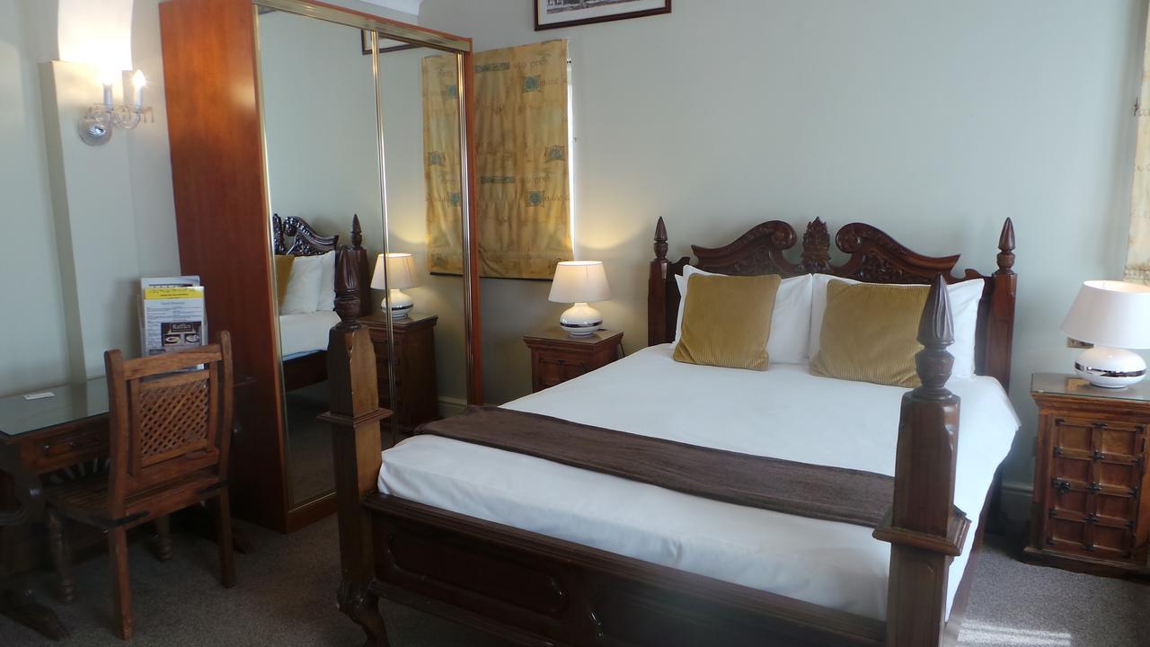 The Peacock Townhouse Hotel Kenilworth - Warwick ภายนอก รูปภาพ