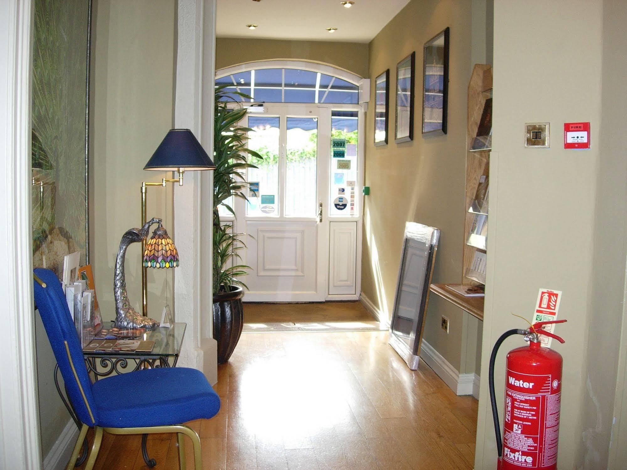 The Peacock Townhouse Hotel Kenilworth - Warwick ภายนอก รูปภาพ